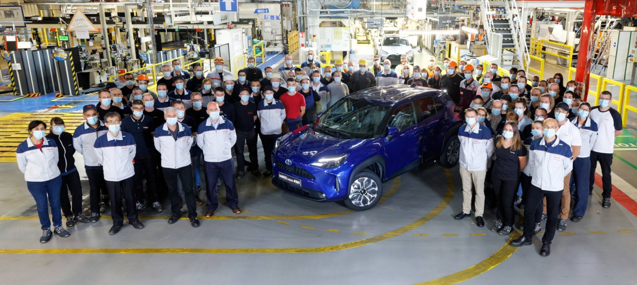 Yaris cross bleue présentation employé