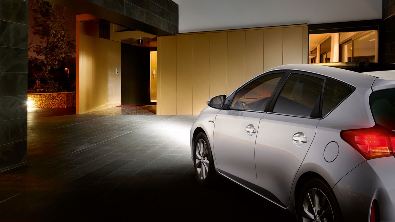 toyota-safety-technology-parking-focus_tcm-18-145056