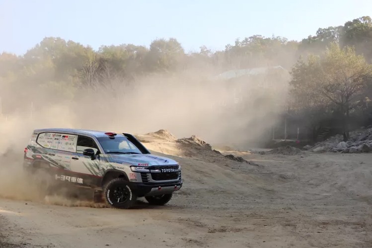 Dakar Rally Land Cruiser