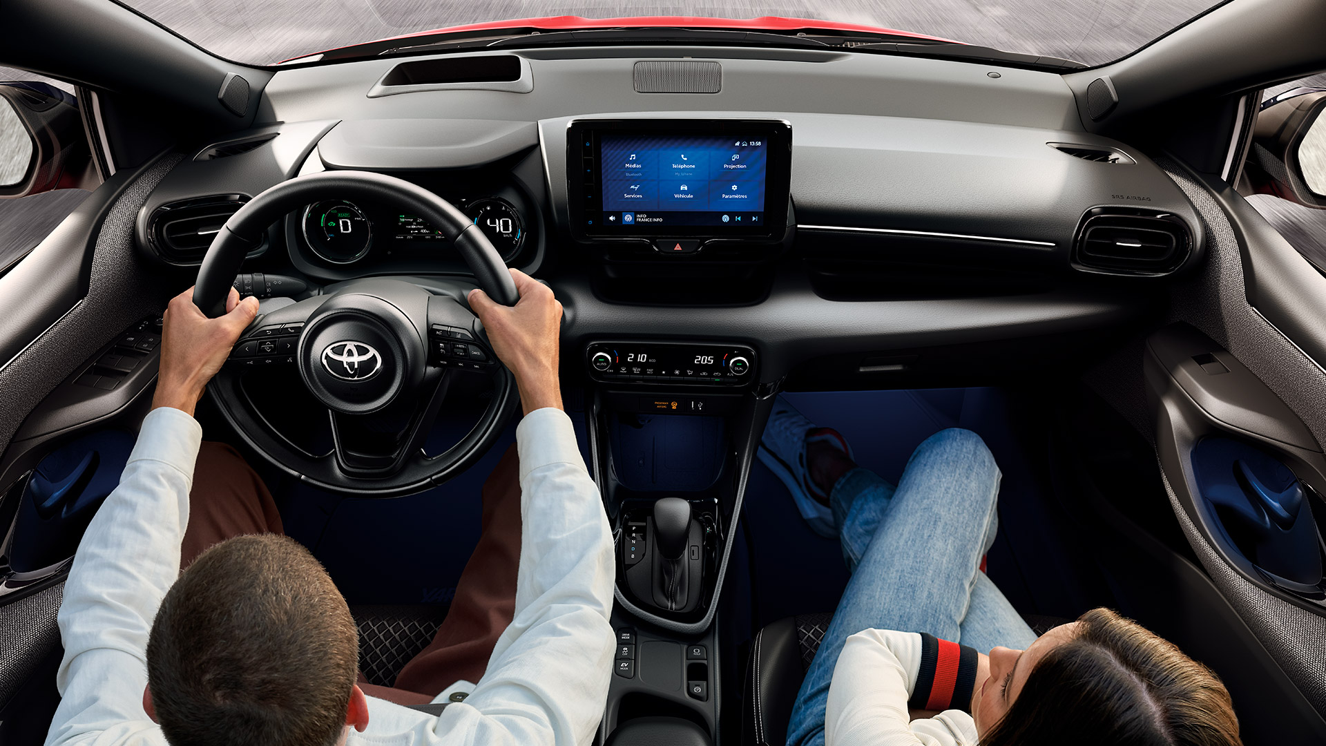 Toyota Yaris vue intérieur tableau de bord