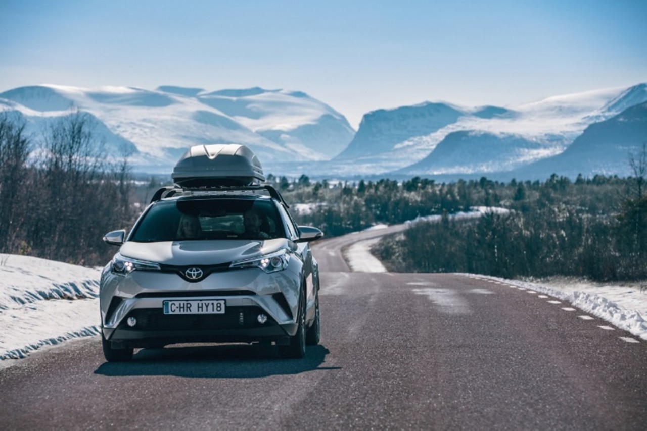 Toyota C-hr en montagne hiver