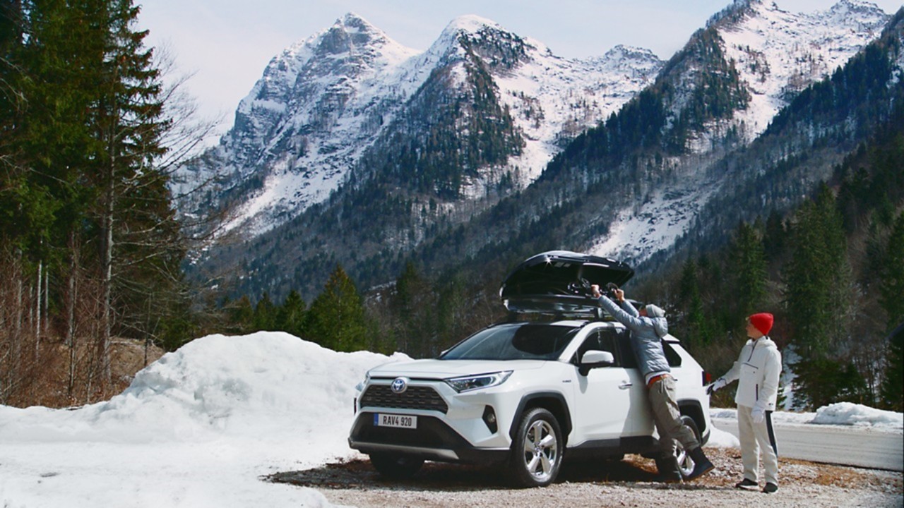 Toyota C-hr en montagne hiver