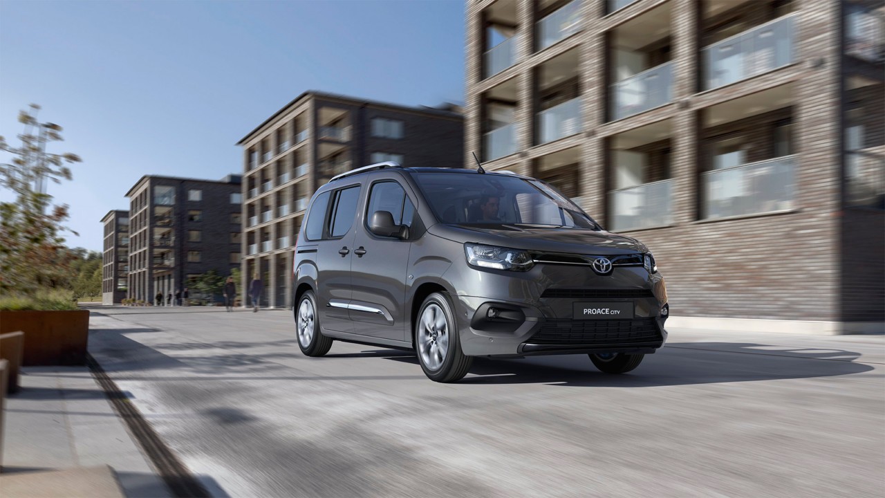 Proace City verso sur la rue
