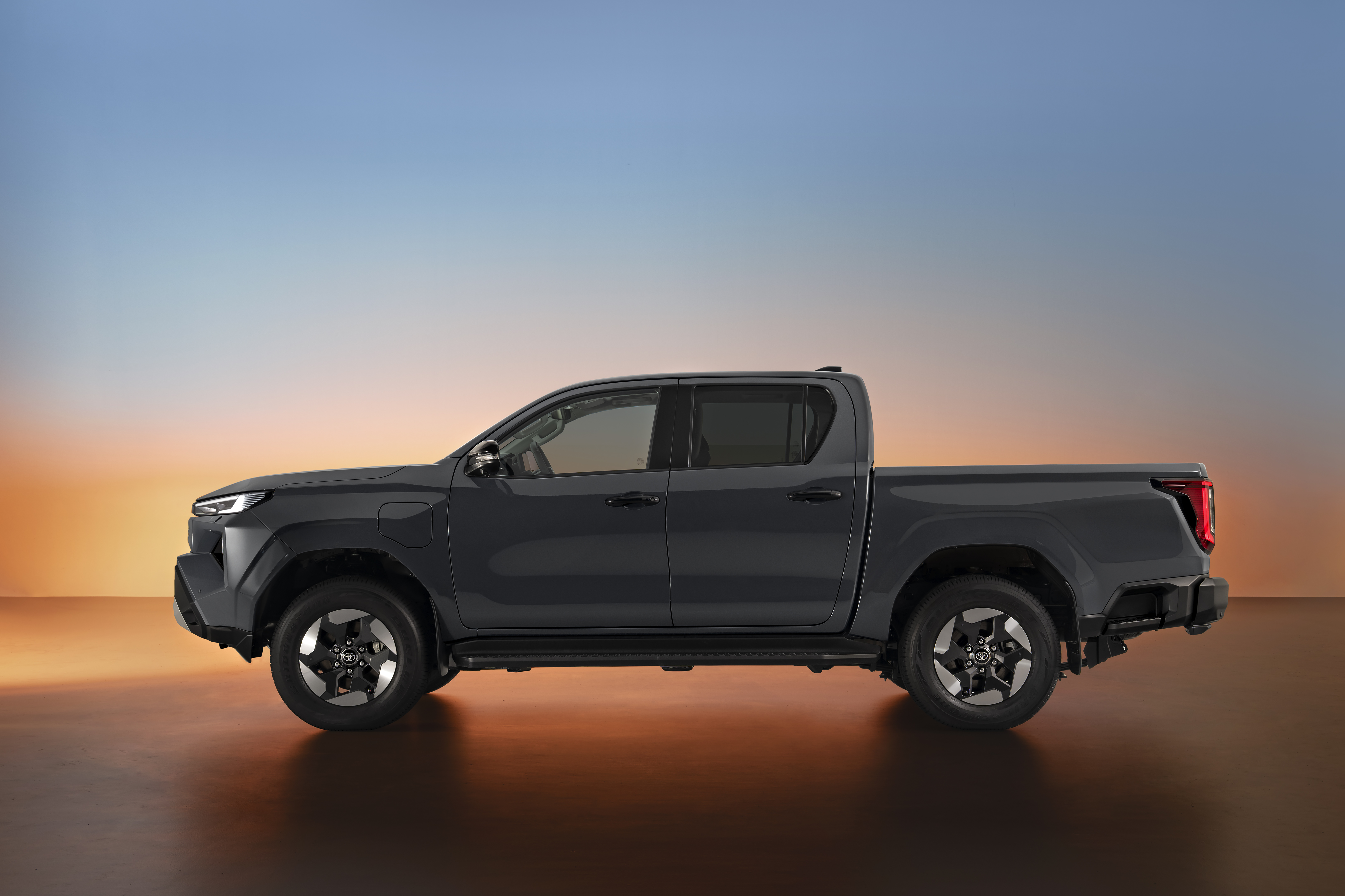 Nouveau Toyota Hilux électrique – vue de profil